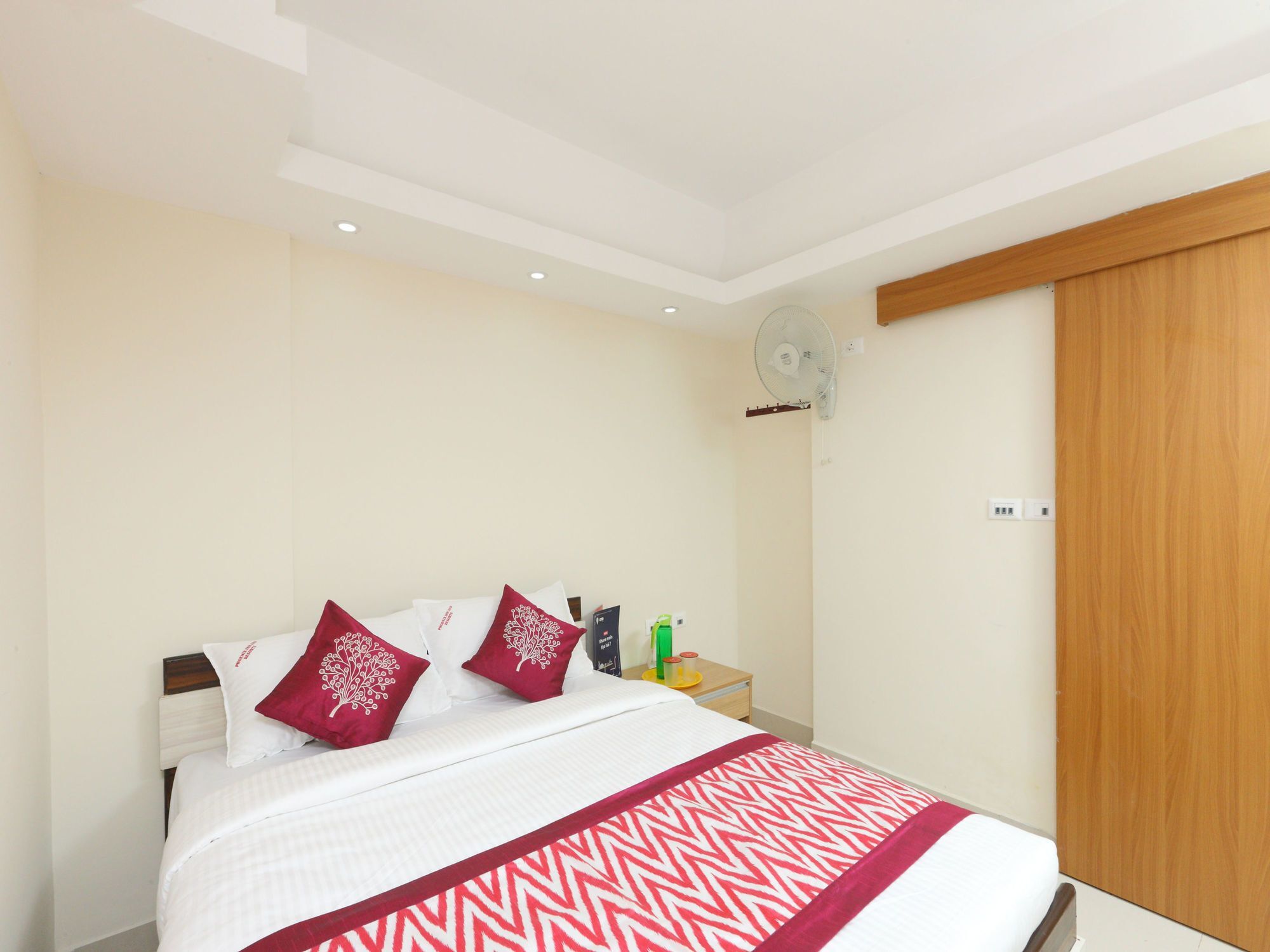 Oyo 11342 Phoenix Inn Chennai Dış mekan fotoğraf